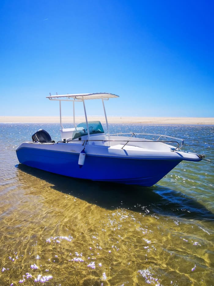 Sea, Love & Sun: A full day of emotions on a motorboat