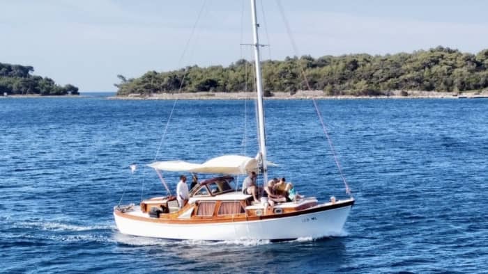 Explore the hidden bays of Mali Losinj on a motorboat
