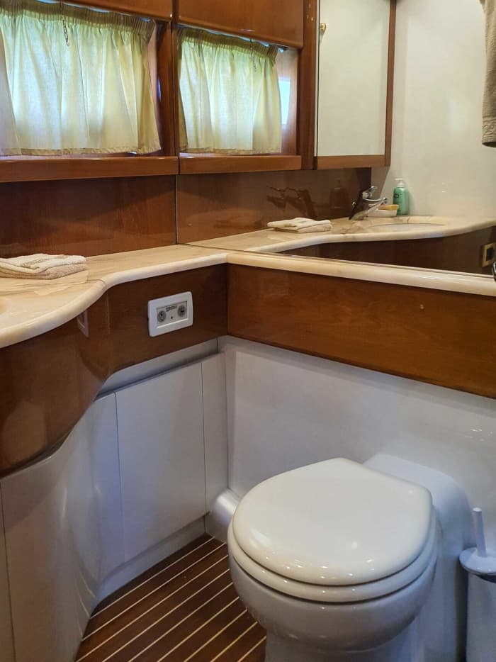 A day in La Spezia: enjoy 9 hours of discovery on a motorboat
