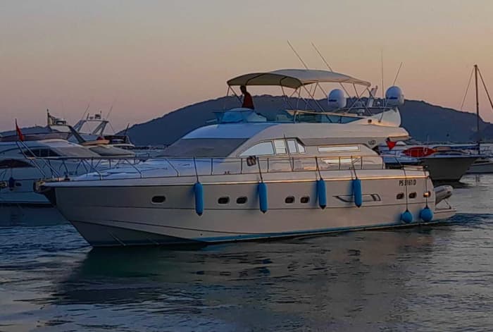 A day in La Spezia: enjoy 9 hours of discovery on a motorboat