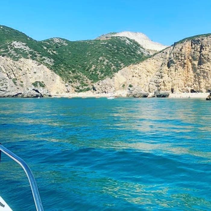 Discover Tróia Peninsula on a motorboat for 5h