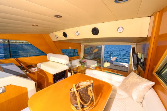Your day in Marina Delta Kallithea: Rent a motorboat for 9h of discovery