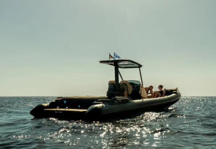 Croisière privée de base dans la caldeira (demi-journée)