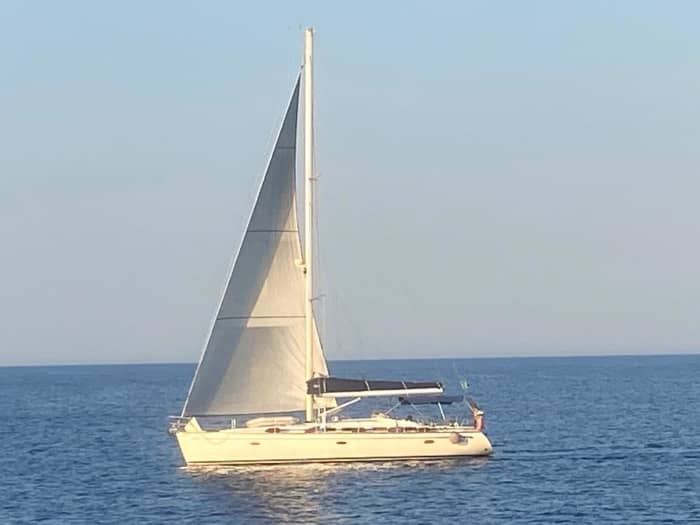 Erkunden Sie Marzamemi und genießen Sie einen ganzen Tag auf einem Segelboot.