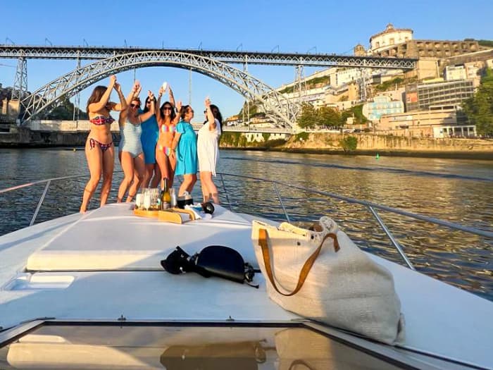 Porto: Prywatny rejs jachtem z winem, przekąskami i 6 mostami