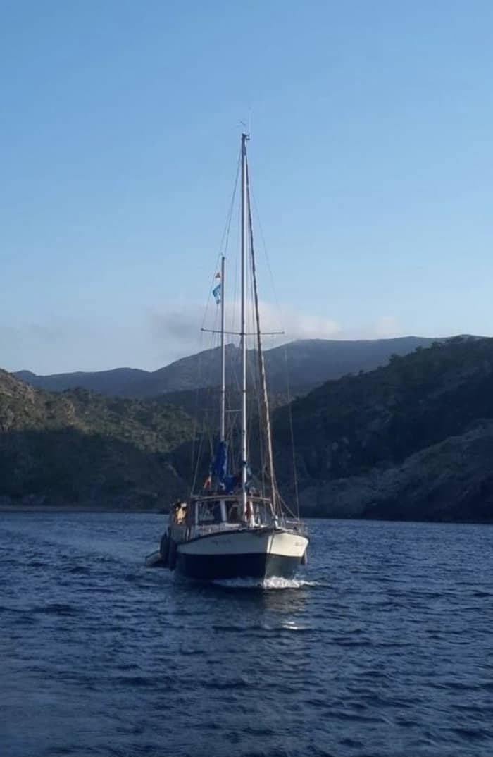 Discover El Port de la Selva on a sailboat for a full day