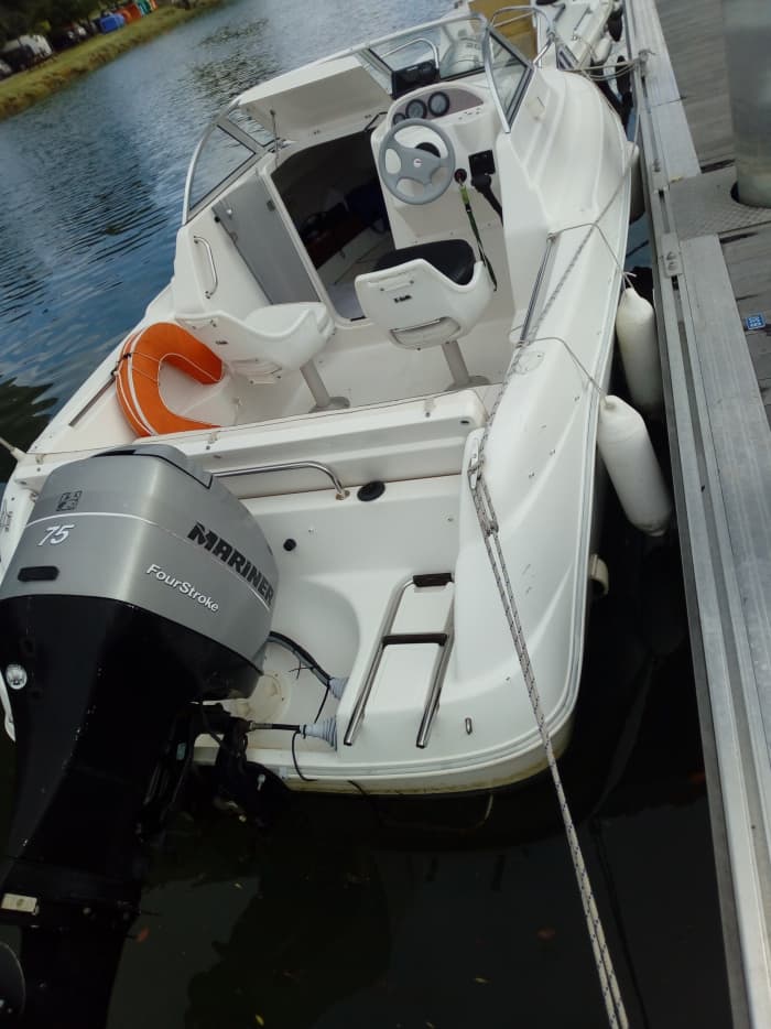 Genießen Sie die Sonne auf einer 9-stündigen Bootstour in Auray.