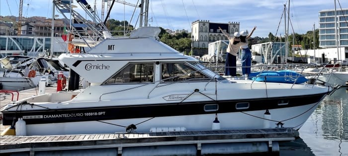 Rilassatevi su uno yacht per un tour di 2 ore della magnifica città di Porto.