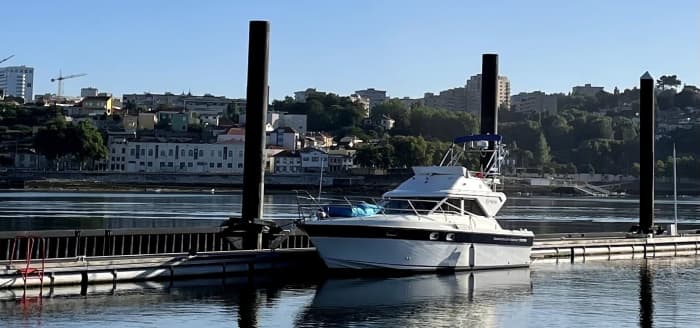 Rilassatevi su uno yacht per un tour di 2 ore della magnifica città di Porto.
