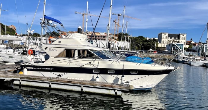 Rilassatevi su uno yacht per un tour di 2 ore della magnifica città di Porto.