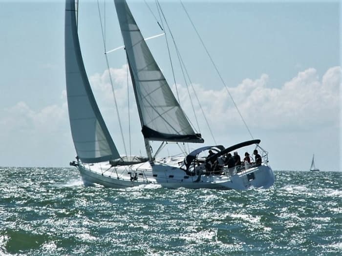 Il ritmo di Hamble-le-Rice: momenti indimenticabili su una barca a vela