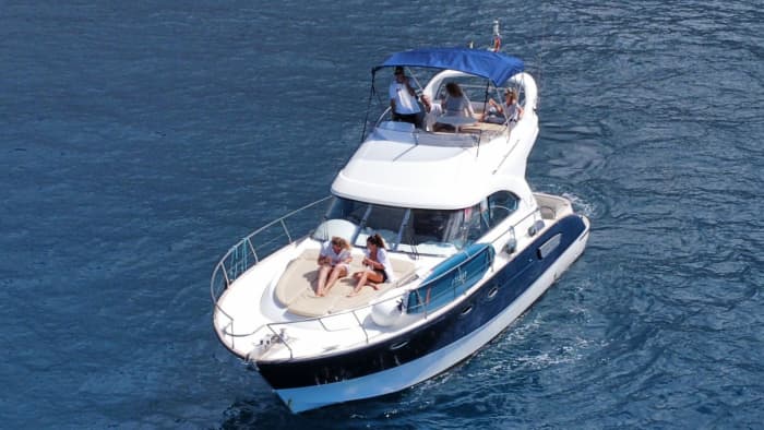 Croisière VIP de 4 heures en yacht : baies isolées et délices gastronomiques à Tenerife