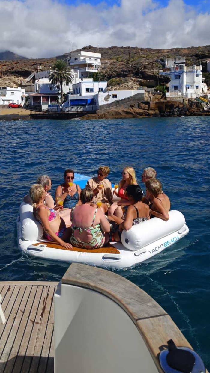 Croisière VIP de 4 heures en yacht : baies isolées et délices gastronomiques à Tenerife