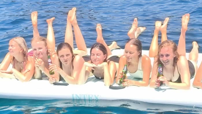 Erkunden Sie Cannes vom Boot aus: Ein ganzer Tag auf dem Wasser an Bord eines Motorboots