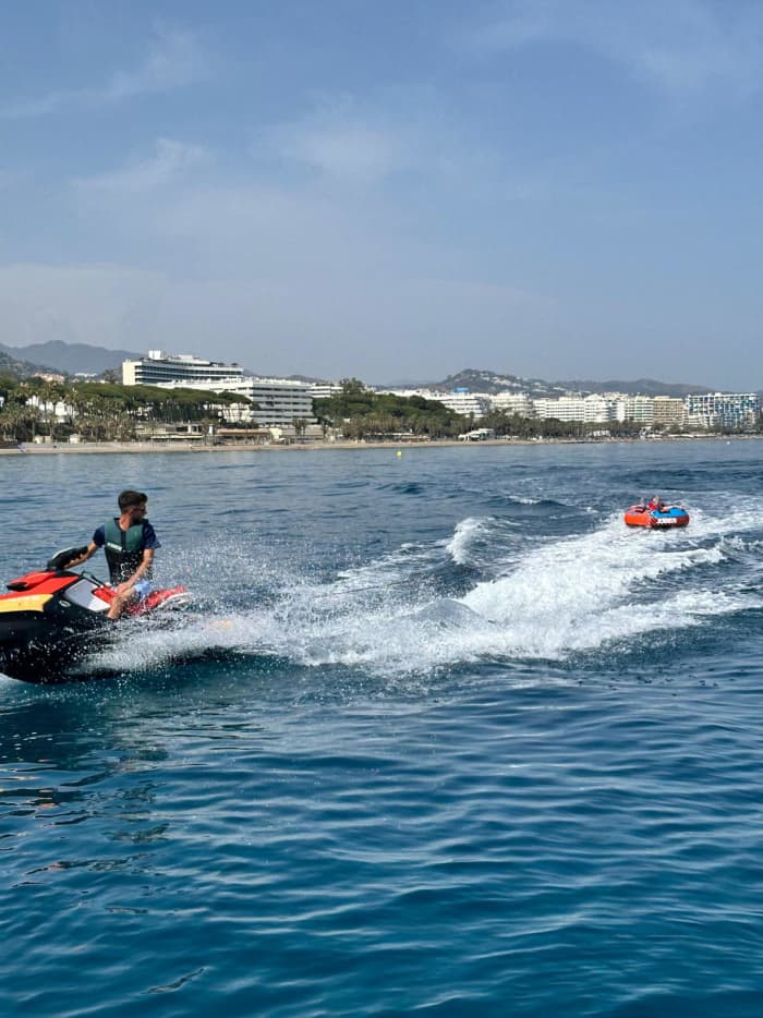 6-hour cruise on a 20-meter yacht