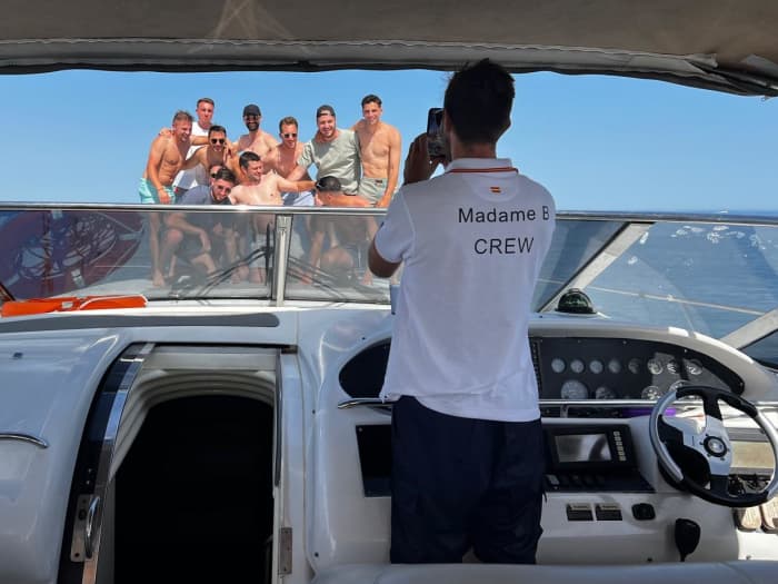 6-hour cruise on a 20-meter yacht