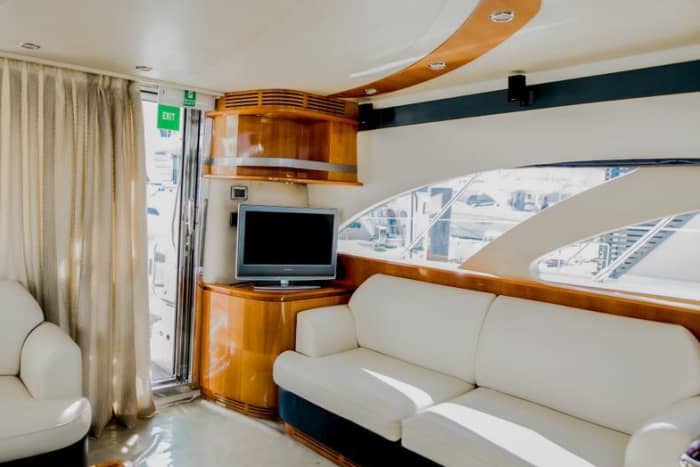 Half-day trip in Dubai on a motor yacht