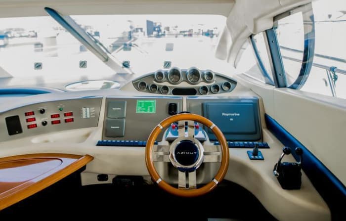Half-day trip in Dubai on a motor yacht