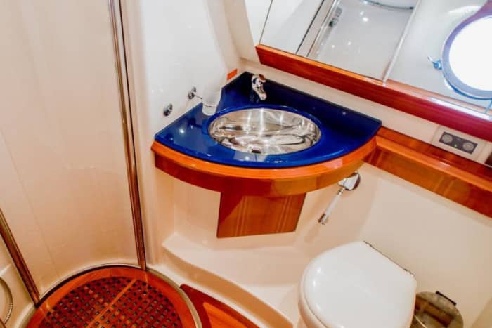 Half-day trip in Dubai on a motor yacht