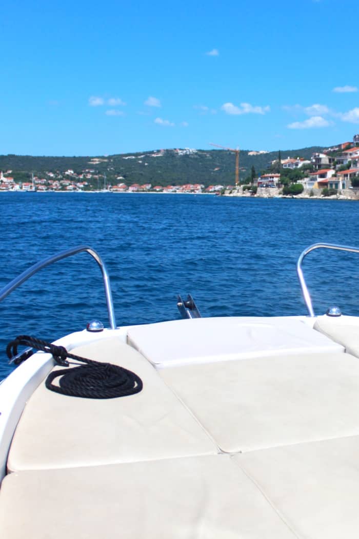 Entdecken Sie Vinišće auf einer 9-stündigen Motorbootfahrt.
