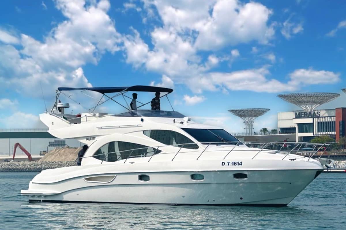 Ocean Breeze: 6-часовая базовая прогулка на яхте в Дубае