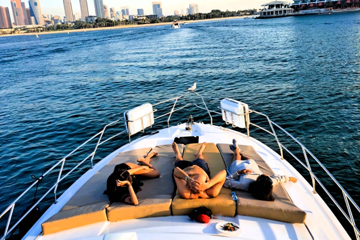 2-stündige Luxus-Yachtfahrt in Dubaï