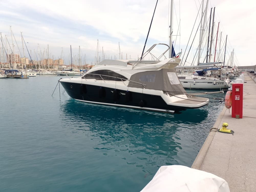 Cala dei Medici: une journée exclusive à bord d'un yacht à moteur 4