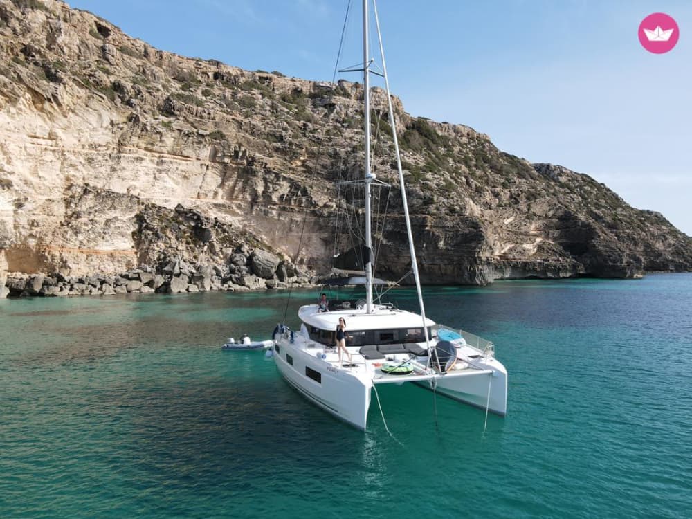 Aventure à Ibiza: naviguez jusqu'à Es Vedrá et découvrez des endroits secrets