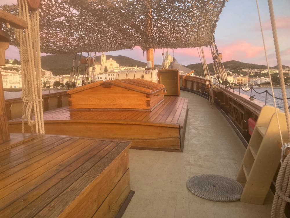 Expérience de navigation au coucher du soleil au départ de Palamós – Heure d'or sur la Costa Brava