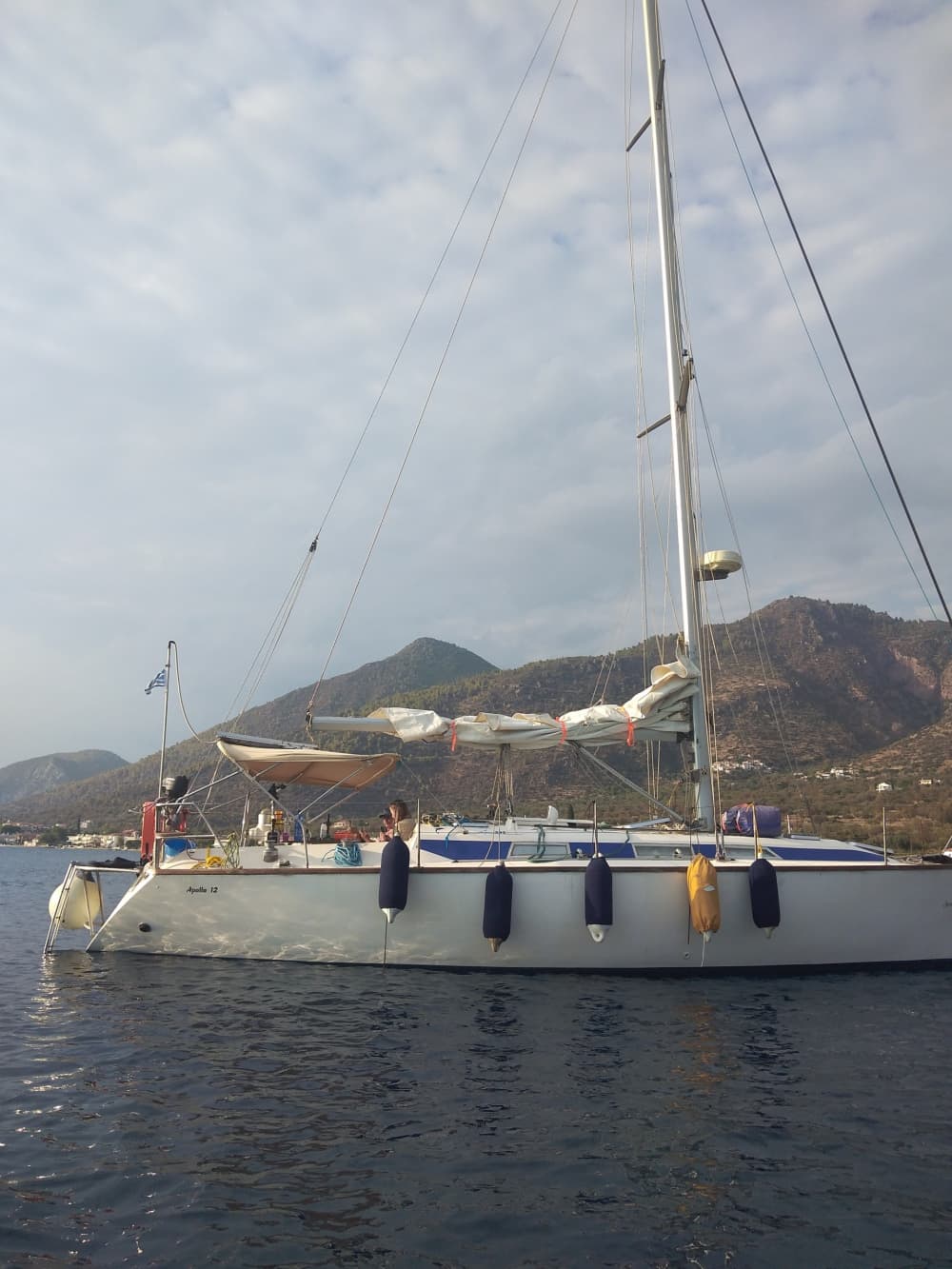 Cap sur la joie: une journée de navigation authentique au Pirée à bord d'un voilier