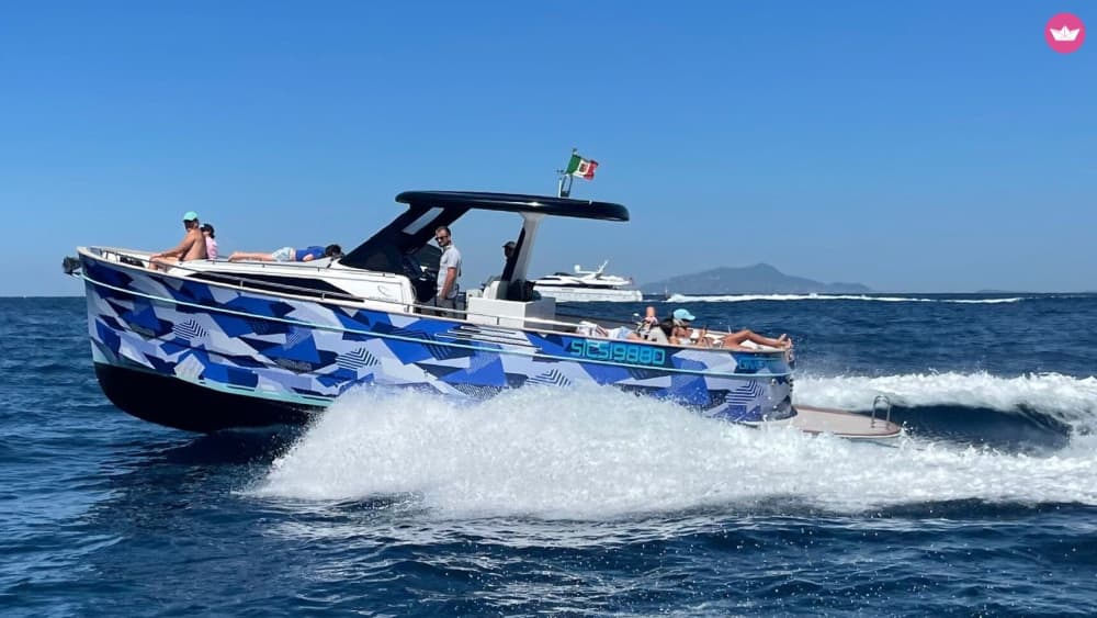 Excursion d'une journée complète à Ischia ou Procida sur l'Apreamare Gozzo 35