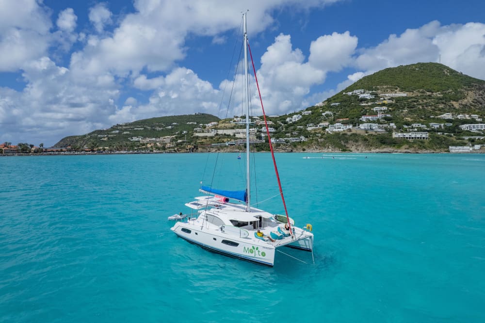 Excursion d'une journée complète à bord du Mojito: Îles sauvages ou sites emblématiques des Caraïbes