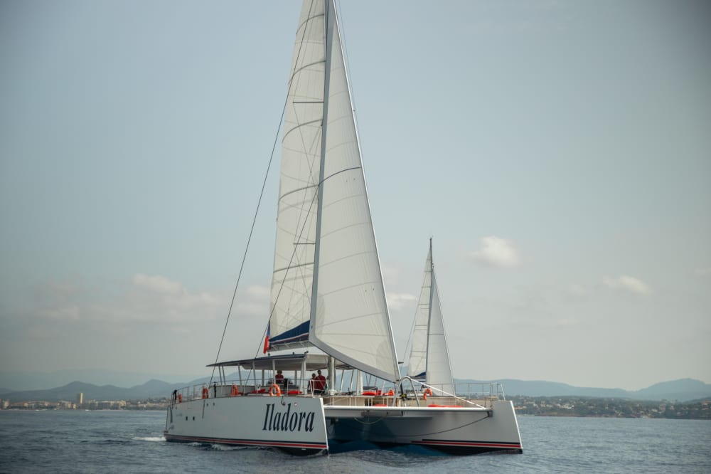 Naviguez avec élégance sur la Côte d'Azur – Excursion d'une journée en catamaran 4