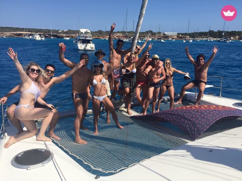 Location de catamaran à Es Vedrà, un charmant îlot au large de la côte ouest d'Ibiza. 6