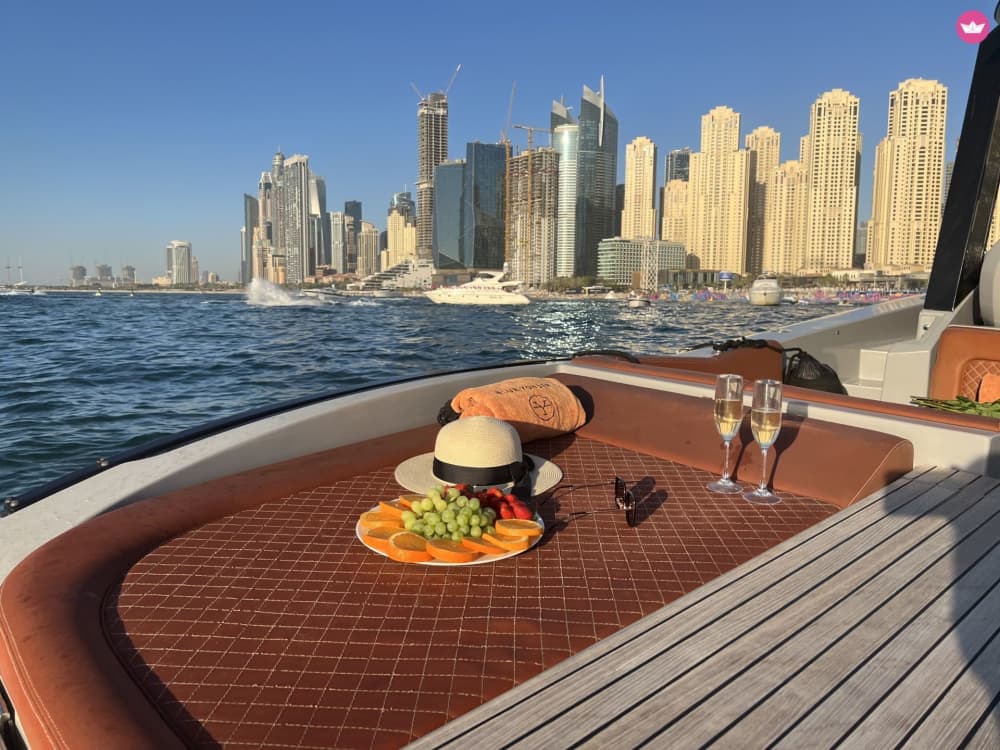 Croisière en yacht de 6 heures autour de Dubaï 4