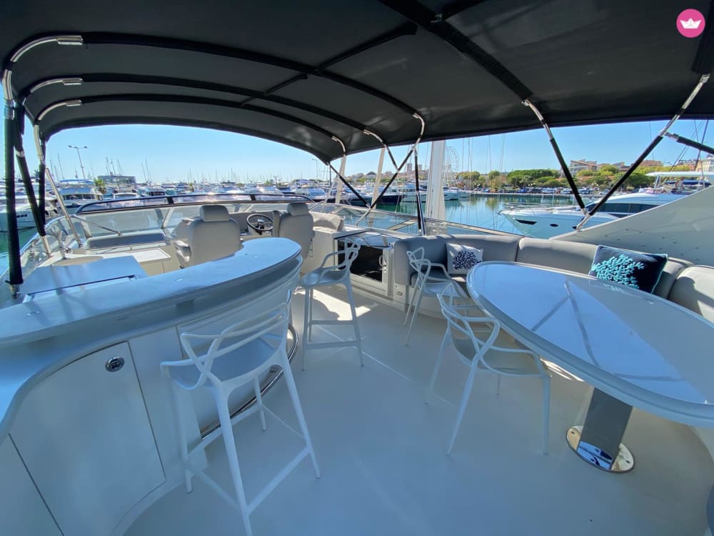 Cap sur Cannes: 8h de Raffinement en Yacht Privé