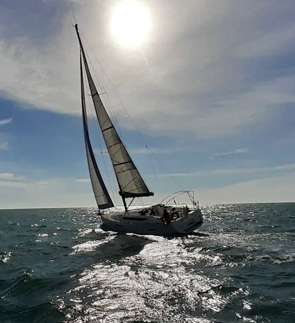 Cap sur le plaisir: une journée complète de navigation authentique à Chipiona en voilier 5