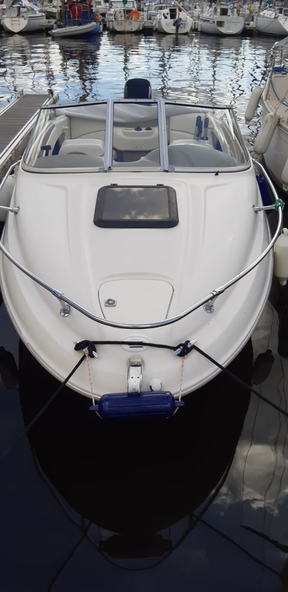 Vivre au rythme des vagues: une escapade d'une demi-journée à Fréjus à bord d'un bateau à moteur