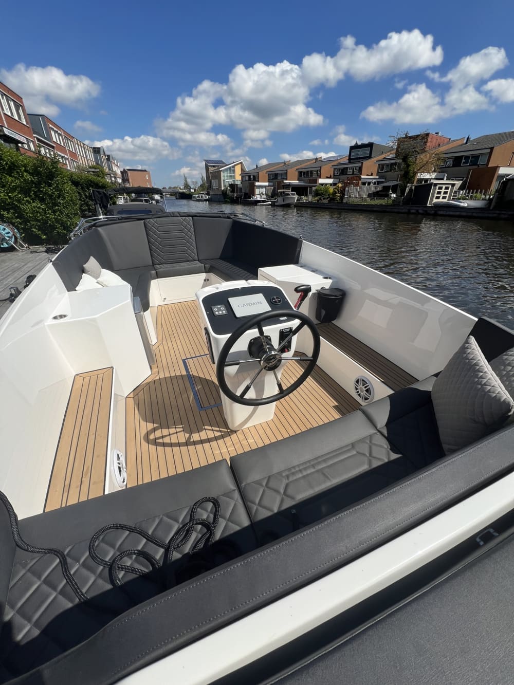Découvrez la région d'Alkmaar en 3 heures en bateau à moteur.