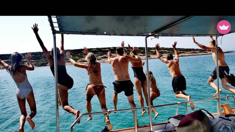 2h30 à Paros : louez un bateau à moteur et profitez-en