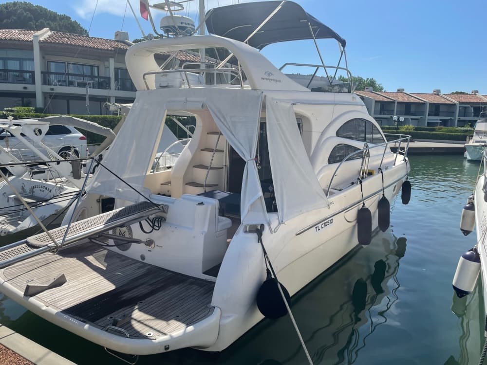 Profitez de 8 heures de navigation à moteur à Saint-Tropez 2