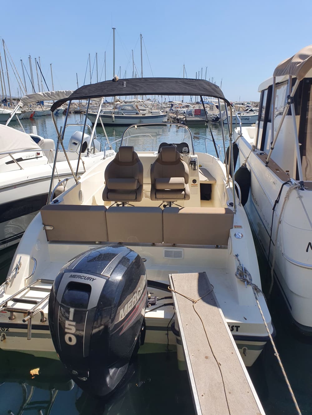 Découvrez Marseille comme jamais auparavant à bord d'un bateau à moteur 3