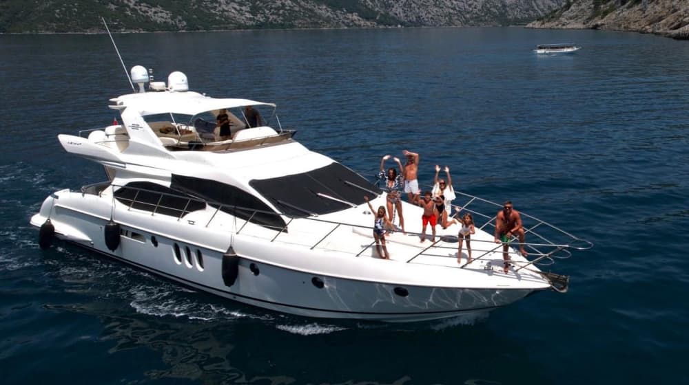 Mer, amour et soleil: une journée riche en émotions à bord d'un bateau à moteur 2