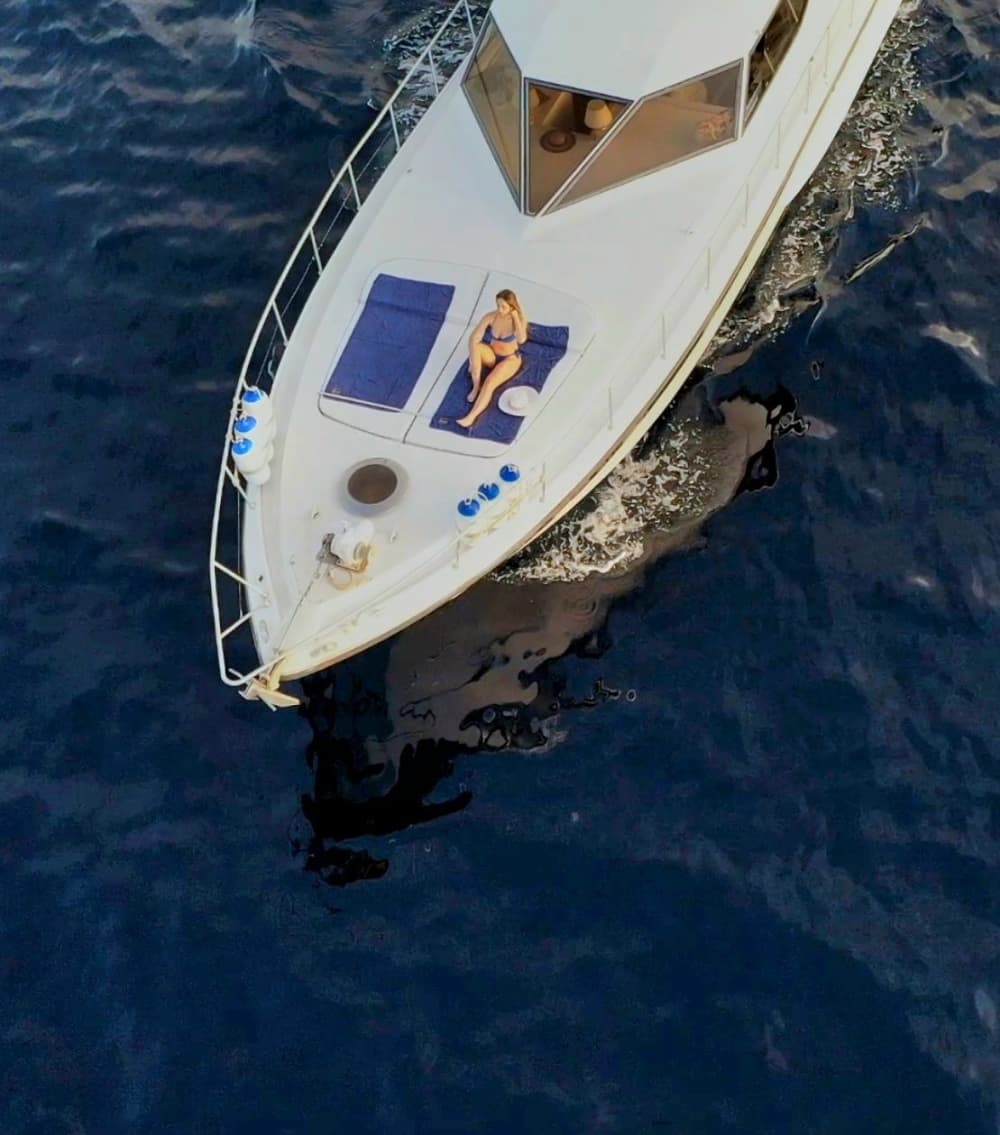 Découvrez Giardini Naxos en bateau à moteur pendant 8 heures 4