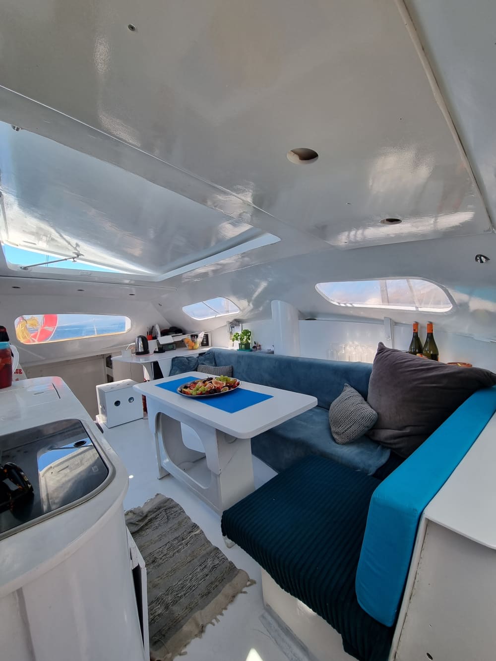 Découvrez la côte de l'Algarve lors d'une excursion quotidienne en catamaran (jusqu'à 18 personnes). 2