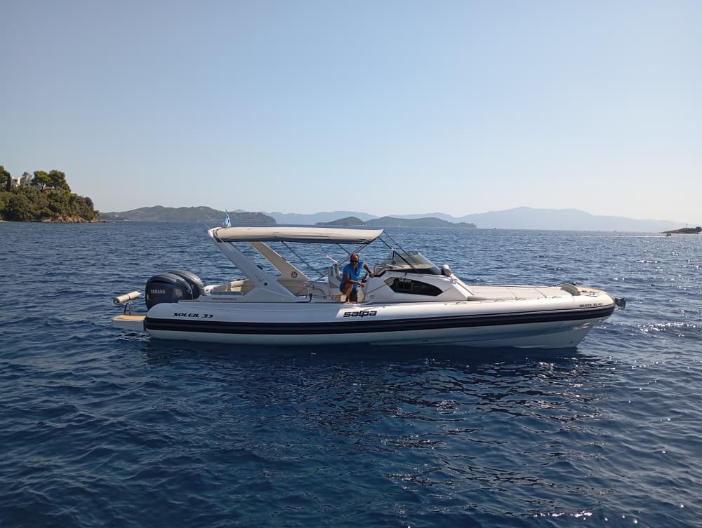 Profitez de 7 heures de navigation à moteur à Skiathos 3