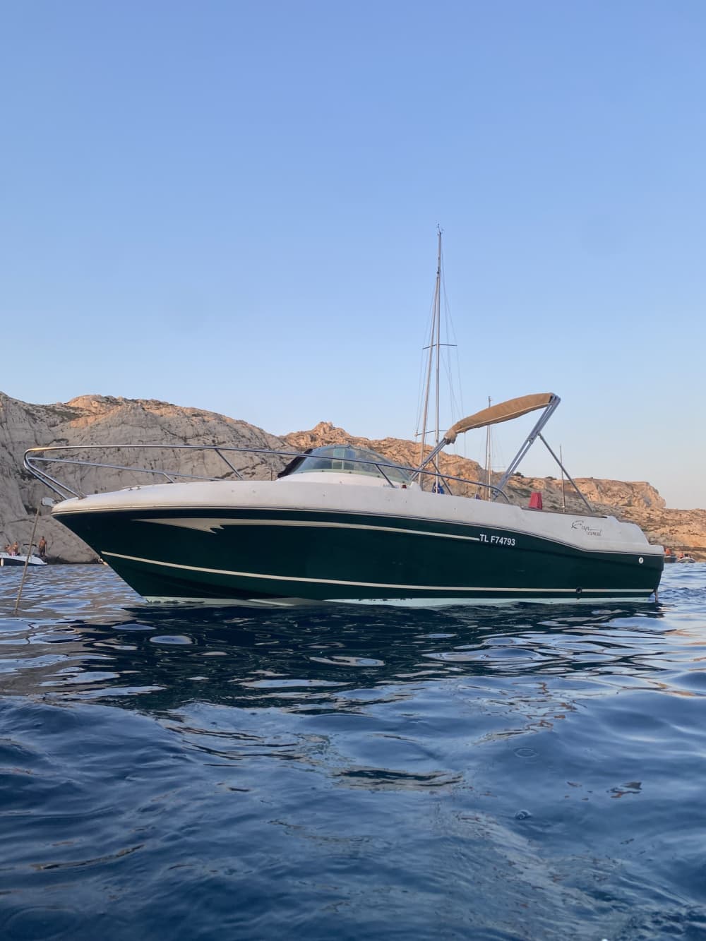 Location de bateau à moteur à la journée à Marseille 3