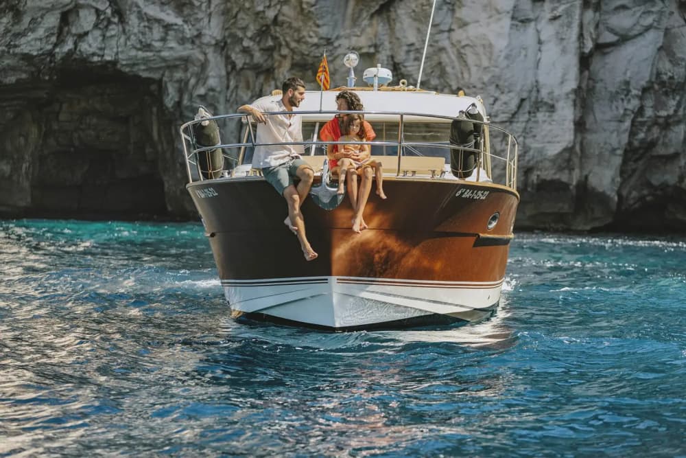 Croisière de luxe d'une journée à Minorque avec pauses baignade