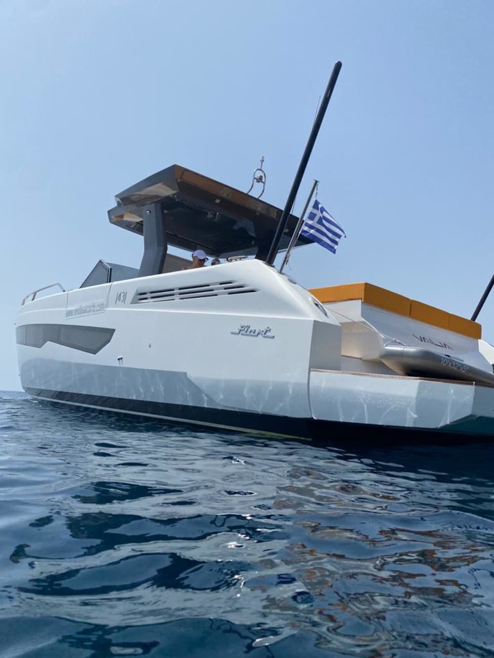 Découvrez Corfou en 8h: une expérience de yacht à moteur haut de gamme 3