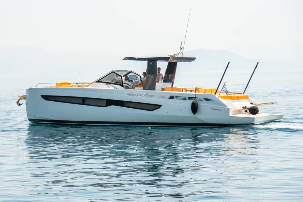 Découvrez Corfou en 8h: une expérience de yacht à moteur haut de gamme 2